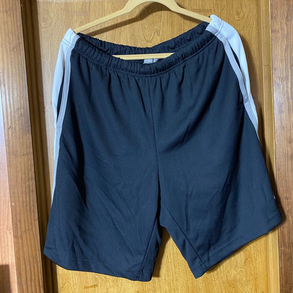 Nike Men's Black and White Athletic Shorts